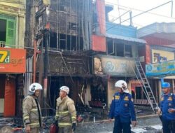 Kebakaran Hanguskan Ruko 3 Lantai di Semarang