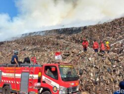 56 Unit Damkar Jogja hingga Magelang Diterjunkan untuk Padamkan Api di TPA Putri Cempo