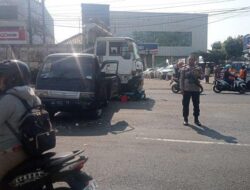 Tabrakan Beruntun 1 Truk, 2 Mobil dan 1 Motor Jalur Semarang Solo