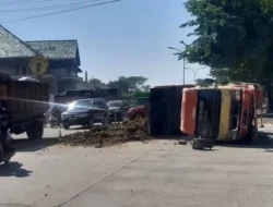 Kecelakaan di Tambak Aji Semarang, Truk Tanah Terguling Menimpa Pemotor, Netizen: Tangan Korban Masih Gerak