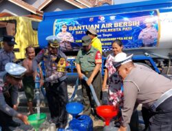 Kegiatan Sosial Polisi: Distribusi Air Bersih di Desa-Desa Kering