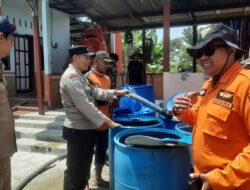 Kekeringan Musim Kemarau: Polsek Gabus Pati Berikan Bantuan 15.000 Liter Air