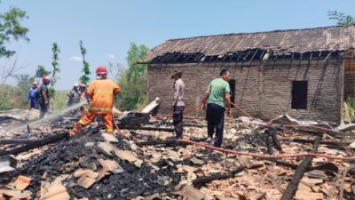 Lupa Matikan Tungku, Dua Rumah di Sukodono Sragen Terbakar Hebat