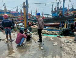 Berikan Keamanan & Kenyamanan, Sat Polairud Polres Rembang Pantau Giat Masyarakat Nelayan