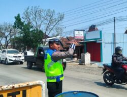 Respons Cepat, Satlantas Polresta Pati Secara Giliran Shift Terjunkan Personel Cegah Kemacetan di Batangan