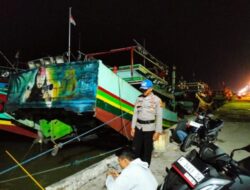Datangi Nelayan Di Pagi Buta, Satpolairud Polres Rembang Pantau Kondusifitas Pesisir