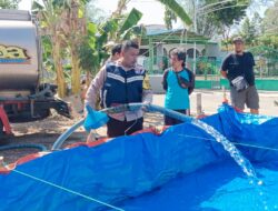 Terdampak Kekeringan, Bhabinkamtibmas Desa Sarimulyo Polsek Winong Dampingi Penyaluran Bantuan Air Bersih