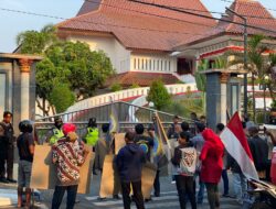 106 Personel Gabungan Polresta Pati dan Polsek Jajaran Amankan Demonstrasi