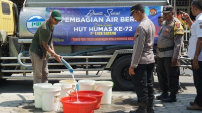 Polres Batang Bagikan 3.000 Liter Air Bersih ke Warga Terdampak Kekeringan