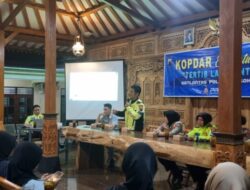 Satlantas Polres Sukoharjo Sosialisasikan Tertib Berlalu Lintas kepada Karang Taruna Karangwuni
