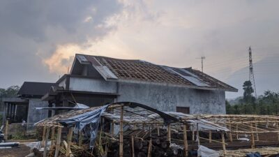 Diterjang Angin Puting Beliung, 19 Rumah Warga dan Rumah Dinas Guru di Wonosobo Porak Poranda