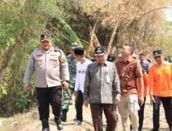 Acara Normalisasi Sungai di Desa Jambangan Sarang Dihadiri Kapolres Rembang