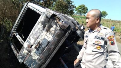 Curi Alpukat 3 Karung di Semarang, 2 Pria Diamankan-Mobil Dibakar Massa