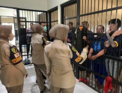 Pengobatan Rutin dari Dokkes Polres Sukoharjo Diikuti Sejumlah Tahanan