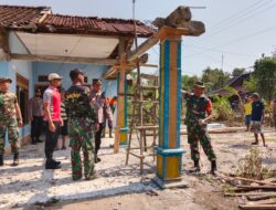 Perbaikan Rumah Warga Terdampak Puting Beliung di Nguter, TNI-Polri Bersinergi