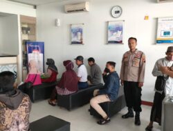 Sambangi Nasabah Bank, Polsek Kragan Beri Himbauan Hati-hati Penipuan Modus Link WA