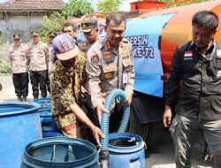 Warga di Demak Terima Bantuan Air Bersih dari Bid Humas Polda Jateng