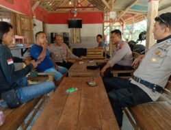 Sambang ke Warung Kopi, Kapolsek Bulu & Anggota Blusukan Kamtibmas