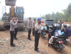 Gatur Lalin di Desa Tanjung Taruna, Wakapolda Kalteng Urai Kemacetan