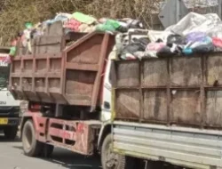 Antrean Truk Sampah Mengular Imbas Terbakarnya TPA Jatibarang Semarang
