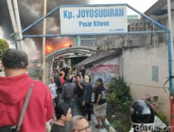 Kebakaran Hebat di Kampung Joyosudiran Solo, Warga Evakuasi Diri