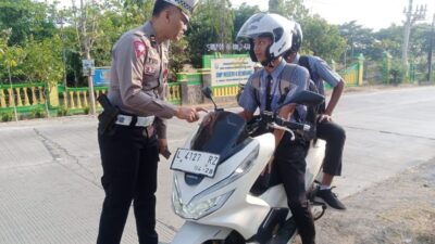 Pengendara Di Bawah Umur Diberi Teguran Kanit Regident Satlantas Polres Rembang