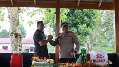 HUT TNI ke-78, Kapolres Humbahas Berikan Surprise pada Dandim 02/10 Tapanuli Utara