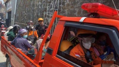 Karhutla Gunung Merbabu Belum Padam, Ratusan Warga Semarang Mengungsi