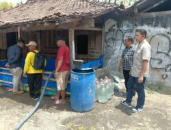 Sat Reskrim Polresta Pati Salurkan 10 Tangki Air Ke Warga di Kecamatan Winong dan Pucakwangi