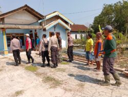 Wujud Kepedulian, TNI dan Polri di Sukoharjo Bantu Perbaikan Rumah Warga di Nguter