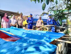 Peduli Warga Terdampak Kekeringan, Satpolairud Polresta Pati Salurkan Bantuan Air Bersih di Desa Kebowan