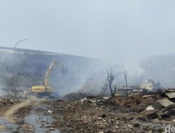 Water Boombing Dikerahkan Bantu Pemadaman Kebakaran TPA Jatibarang Semarang