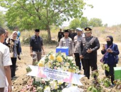 Kapolres Rembang Jadi Irup Pemakaman Secara Dinas AKBP Karyono