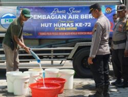 Gelar Bakti Sosial, Polres Batang dan PDAM Salurkan Air Bersih di Gang Bowogonto