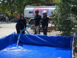 HUT Humas Polri ke 72, Polres Sukoharjo Gandeng Awak Media Salurkan Bantuan Air Bersih