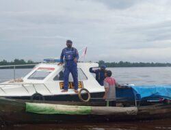 Sambangi Pengguna Transportasi Air, Ditpolairud Tertibkan Pelayaran di Das Mentaya