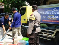 Sambut HUT ke -72 Humas Polri, Polres Batang Salurkan Bantuan Air Bersih