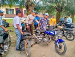 Kunjungi Desa Binaan, Bhabinkamtibmas Polres Lamandau Sampaikan Pesan Kamtibmas