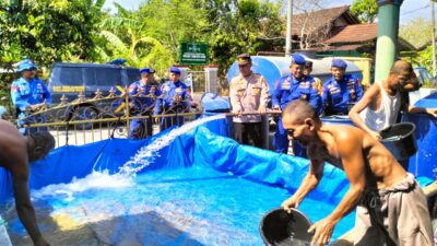 HUT Airud Ke-73: Satpolairud Pati Beri Bantuan Air Bersih ke Desa Kebowan