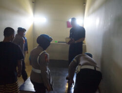Sejumlah Pengecekan Dilakukan Propam Polres Sukoharjo saat Datangi Ruang Tahanan