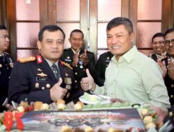 Surprise untuk  HUT TNI ke 78, Kapolda  Jateng kunjungi rumah dinas Pangdam IV/Diponegoro