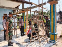 Warga Terdampak Puting Beliung di Nguter Sukoahrjo Terima Bansos dari TNI-Polri