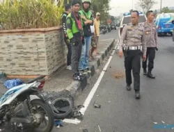 Truk Tronton Tabrak Pengendara Motor di JLS Salatiga usai Terobos Lampu Merah