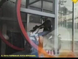 Viral! Aksi Nakal Pengendara Motor Lawan Arus dan Melintas di Halte BRT Semarang