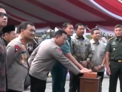 VIDEO: Kapolri di Dampingi Panglima TNI Meresmikan Monumen Jendral Hoegeng di Pekalongan