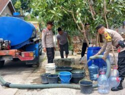 Jajaran Polsek Pancur Salurkan  Bantuan Air Bersih di Dua Dukuh