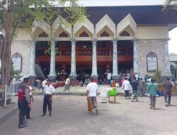 Amankan Sholat Jum’at, Sat Samapta Polres Rembang Koordinasi Dengan Penjaga Masjid