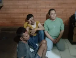 Lagi Asyik Bongkar Knalpot Ambulans, 3 Pria Ini Ditangkap Warga Bawen Semarang