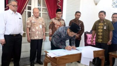 Bersama KPU dan Bawaslu, Pemkab Banjarnegara Teken NPHD Pilkada Serentak