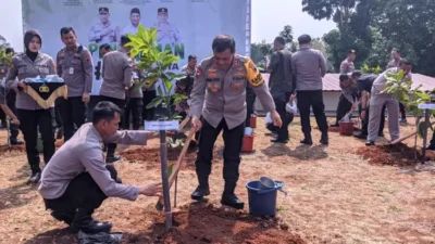 Gelorakan Program Ekonomi Hijau, Polda Jawa Tengah Tanam 34 Ribu Bibit Pohon